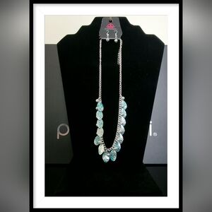 Paparazzi Jewelry Vintage Gardens Necklace and Earring Set.